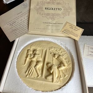 1978 Hand Carved Italian Alabaster plate of Rigoletto Vintage NIB Original Pkg